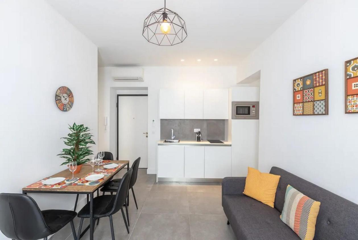 Appartement Superbe F1 Au Coeur Du Carre D'or Terrasse/clim Nice